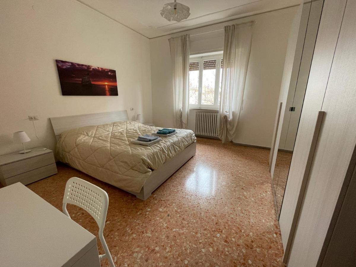 4 Pini Lägenhet Ancona Exteriör bild